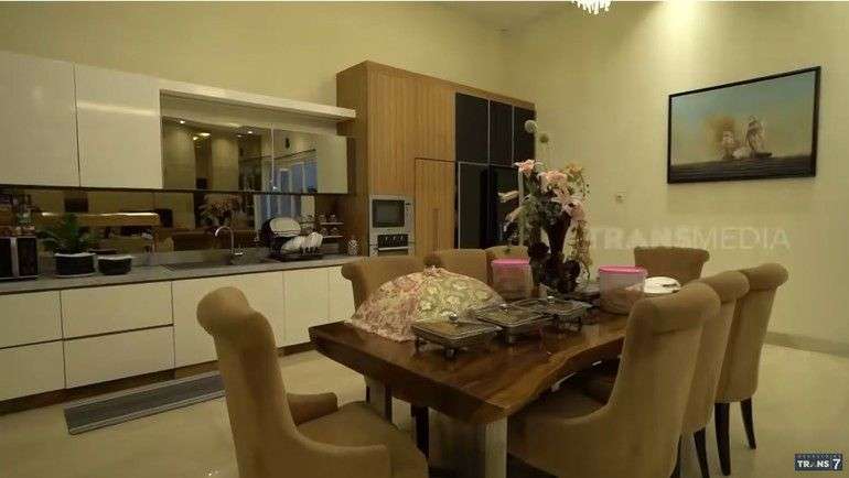 10 Potret Rumah Klaviera Stephanie Si ‘Princess Pantai Indah Kapuk’, Megah Bak Istana!