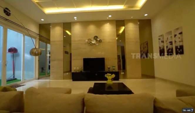10 Potret Rumah Klaviera Stephanie Si ‘Princess Pantai Indah Kapuk’, Megah Bak Istana!