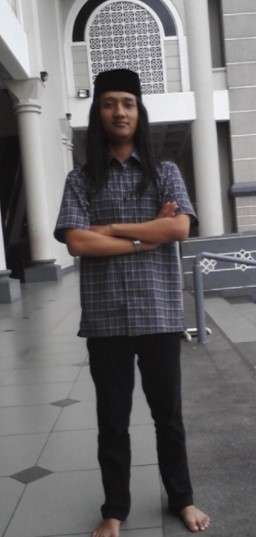 10 Foto Transformasi Tom Liwafa ‘Crazy Rich Surabaya’, Dari Penjual Stiker Kini Jadi Sultan!