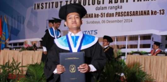 10 Foto Transformasi Tom Liwafa ‘Crazy Rich Surabaya’, Dari Penjual Stiker Kini Jadi Sultan!