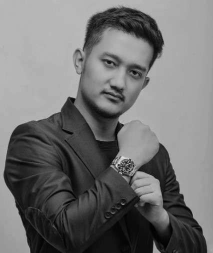 10 Foto Transformasi Tom Liwafa ‘Crazy Rich Surabaya’, Dari Penjual Stiker Kini Jadi Sultan!