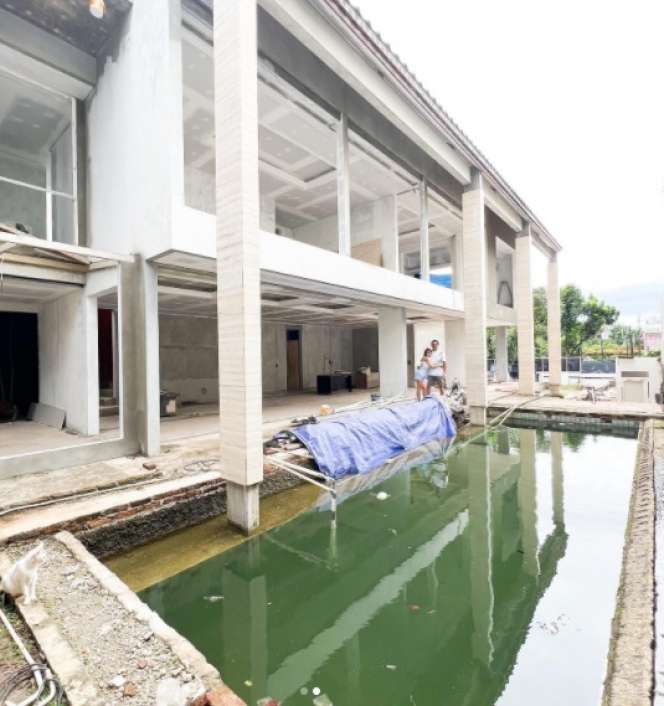 5 Potret Pembangunan Rumah Baru Ayu Dewi, Ukuran Kamarnya Bikin Takjub!