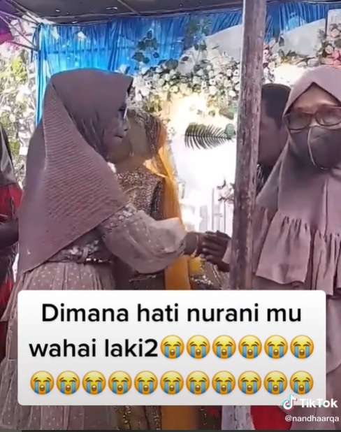 Pengantin Wanita Ini Ditinggal Calon Suami di Hari Pernikahan, Potretnya Saat Terima Tamu Bikin Pilu!