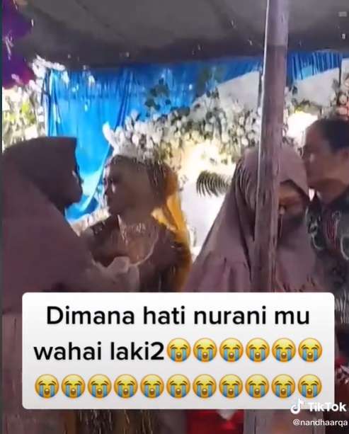 Pengantin Wanita Ini Ditinggal Calon Suami di Hari Pernikahan, Potretnya Saat Terima Tamu Bikin Pilu!