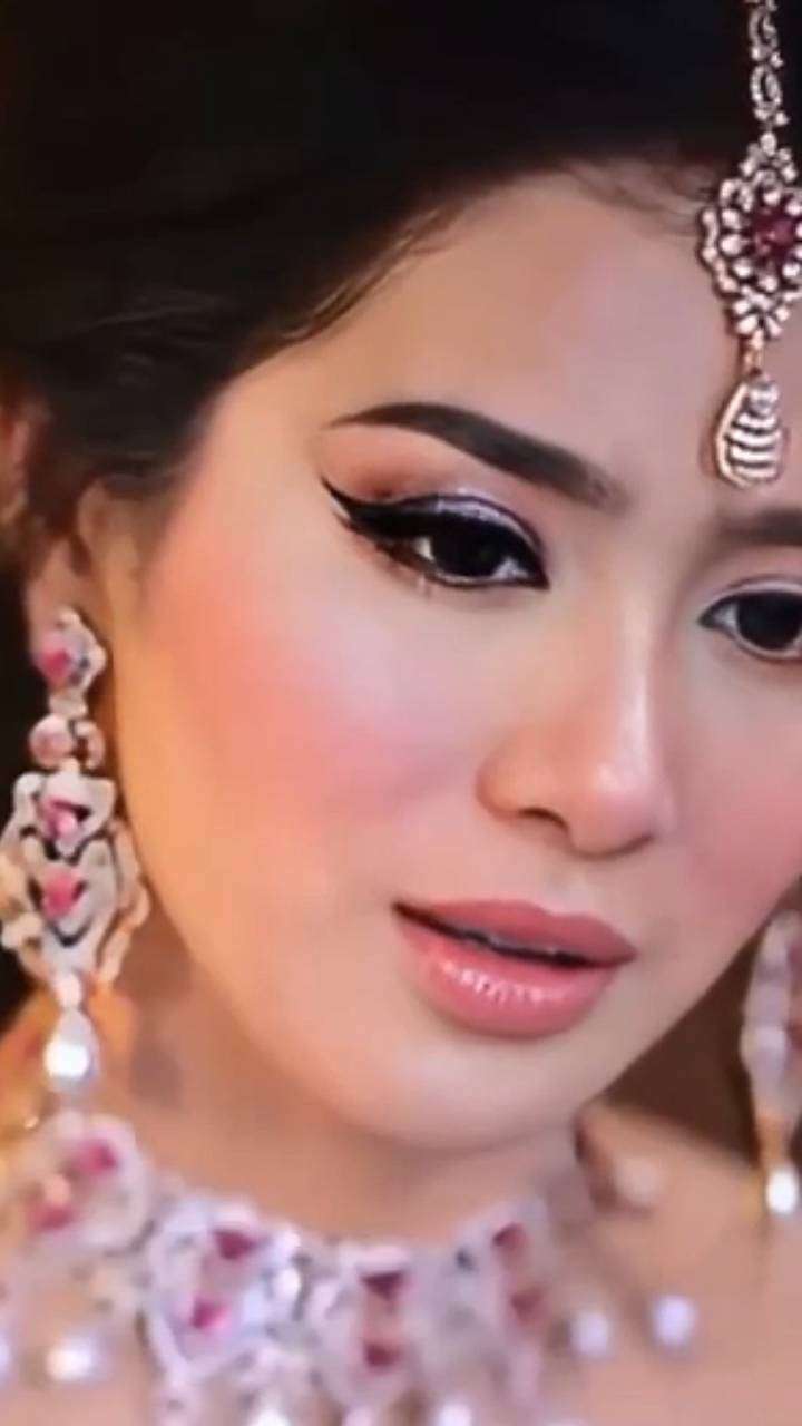 5 Potret Bunga Zainal Bergaya ala Pengantin India, Malah Disebut Mirip Song Hye Kyo! 
