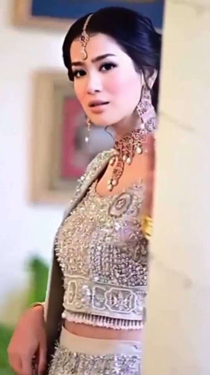 5 Potret Bunga Zainal Bergaya ala Pengantin India, Malah Disebut Mirip Song Hye Kyo! 