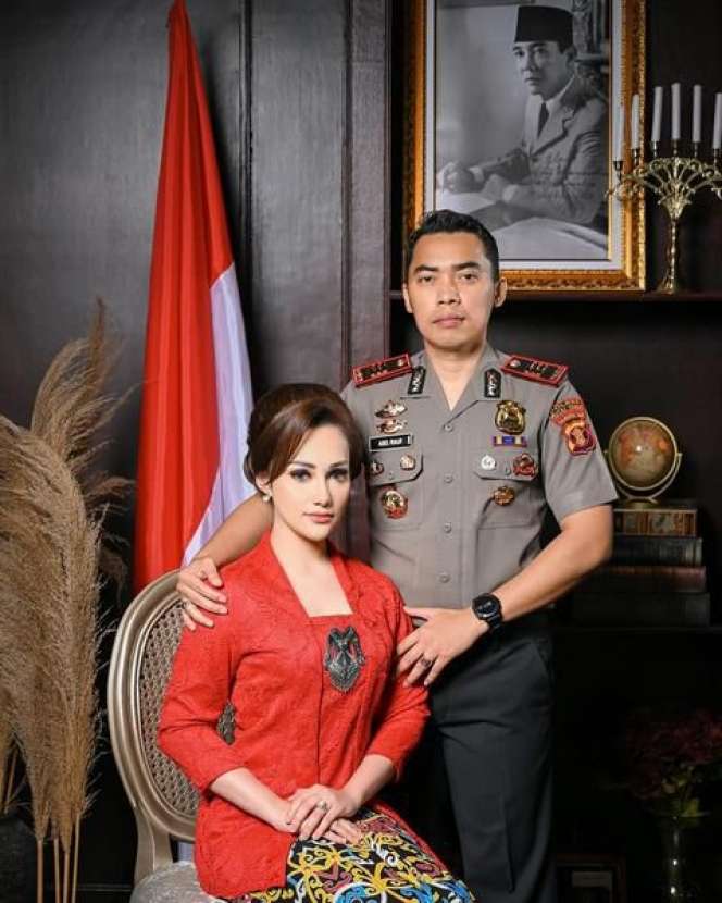 7 Potret Istri Kasat Reskrim Kutai Timur, Paras Cantiknya Bikin Klepek-Klepek!