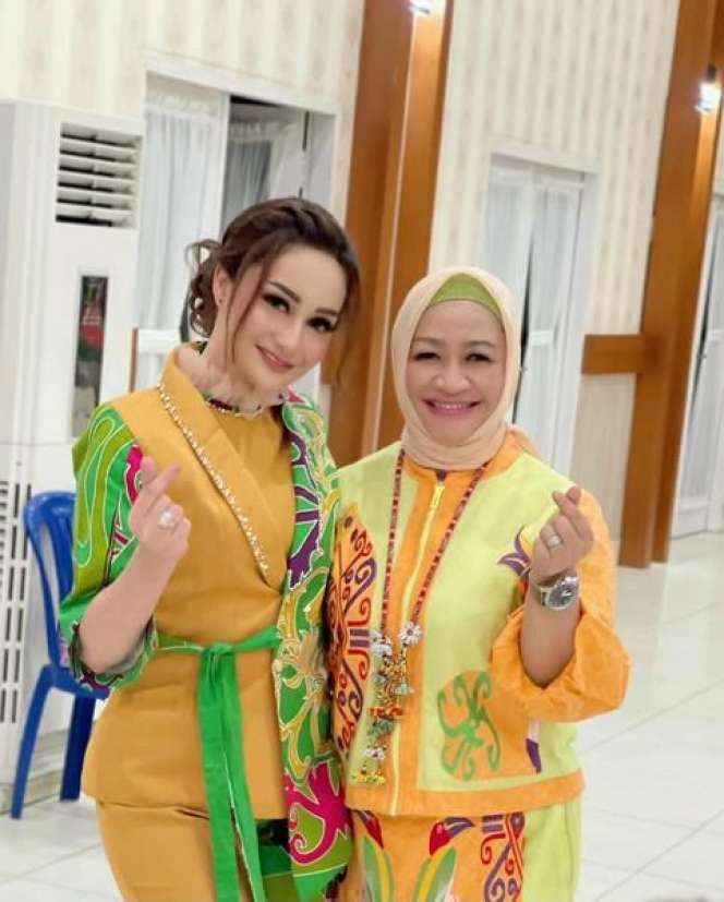 7 Potret Istri Kasat Reskrim Kutai Timur, Paras Cantiknya Bikin Klepek-Klepek!