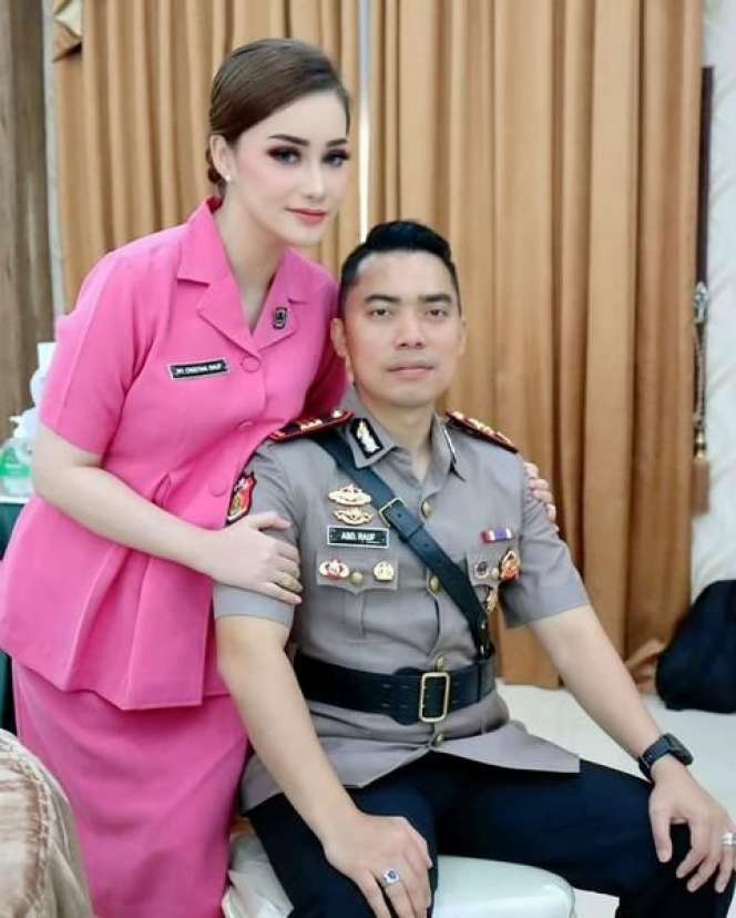 7 Potret Istri Kasat Reskrim Kutai Timur, Paras Cantiknya Bikin Klepek-Klepek!