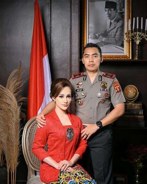 7 Potret Istri Kasat Reskrim Kutai Timur, Paras Cantiknya Bikin Klepek-Klepek!