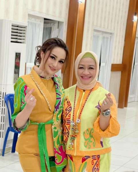 7 Potret Istri Kasat Reskrim Kutai Timur, Paras Cantiknya Bikin Klepek-Klepek!