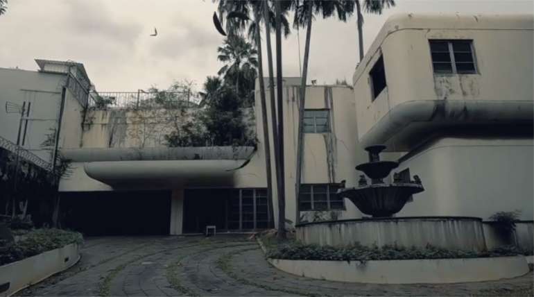 10 Potret Rumah Mewah &lsquo;Miliarder&rsquo; yang Terbengkalai 25 Tahun, Ada Rambut Kepang Misterius!