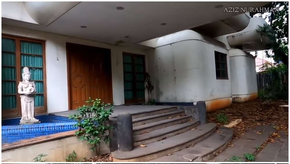 10 Potret Rumah Mewah &lsquo;Miliarder&rsquo; yang Terbengkalai 25 Tahun, Ada Rambut Kepang Misterius!