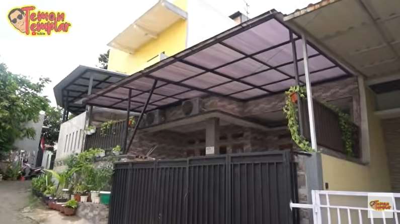 10 Potret Kondisi Rumah Udin Penyok yang Jarang Tersorot, Ada Lemari dari Beton!
