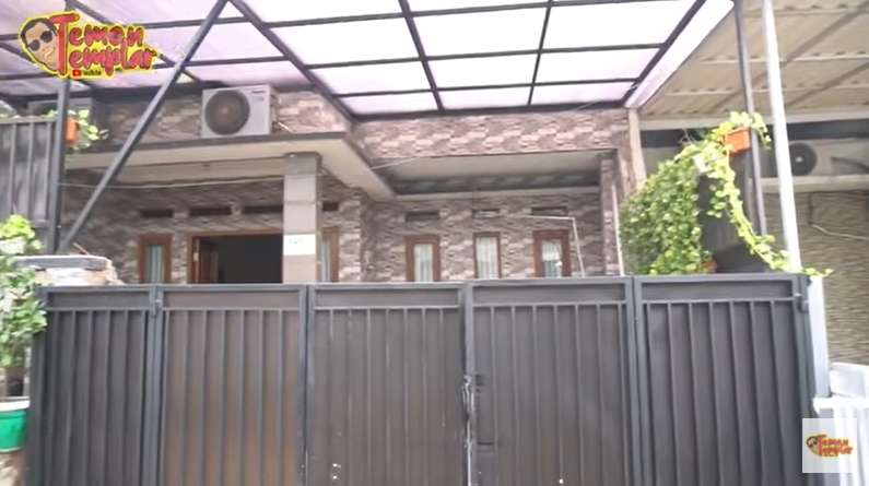10 Potret Kondisi Rumah Udin Penyok yang Jarang Tersorot, Ada Lemari dari Beton!