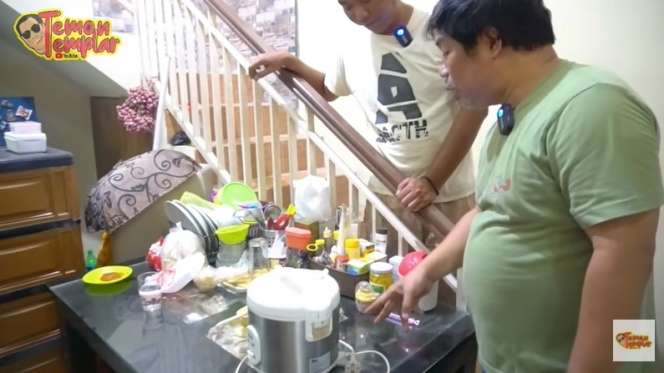 10 Potret Kondisi Rumah Udin Penyok yang Jarang Tersorot, Ada Lemari dari Beton!