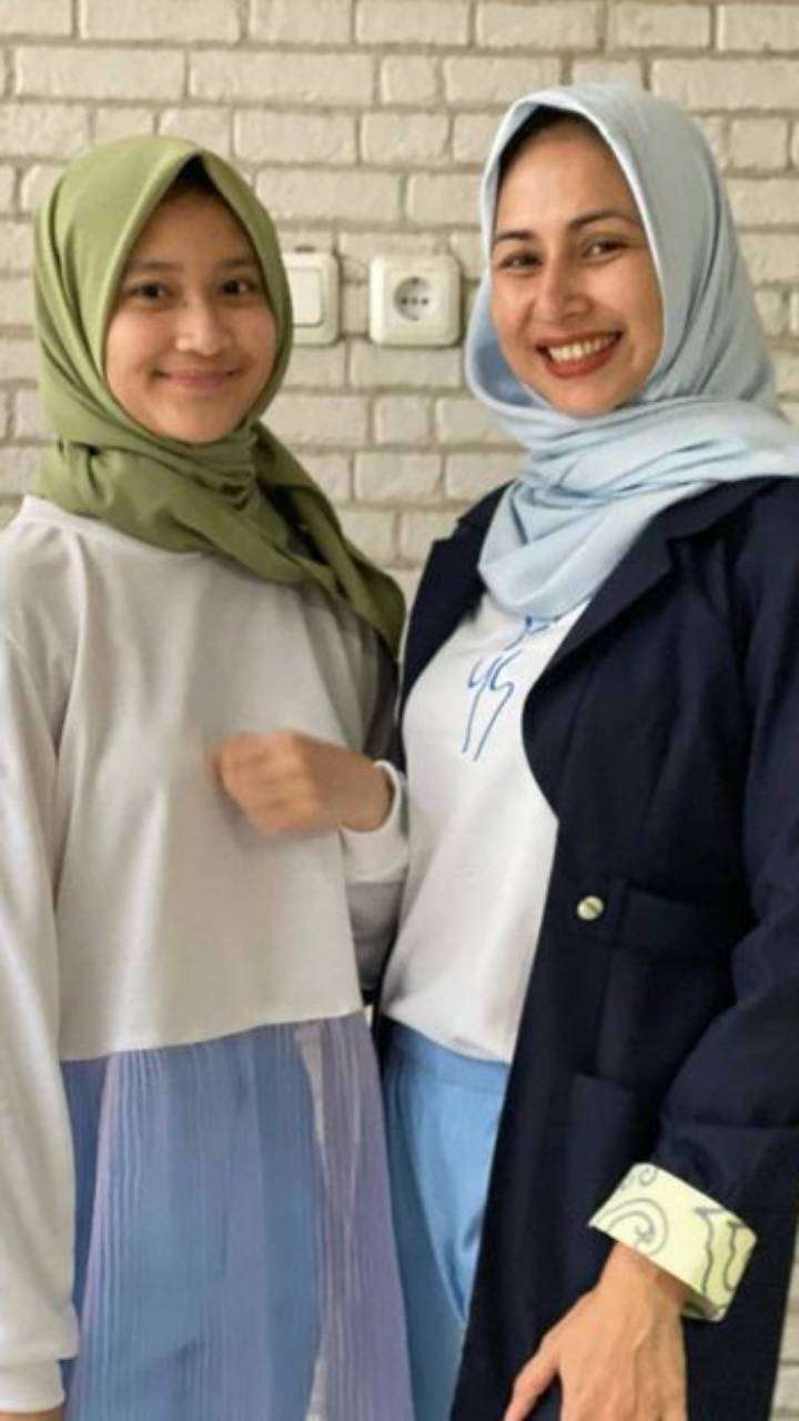 Sama Cantiknya, 5 Potret Kedekatan Deswita Maharani dengan Harliafa Anak Sambungnya yang Jadi Sorotan!