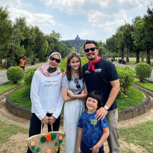 Sama Cantiknya, 5 Potret Kedekatan Deswita Maharani dengan Harliafa Anak Sambungnya yang Jadi Sorotan!