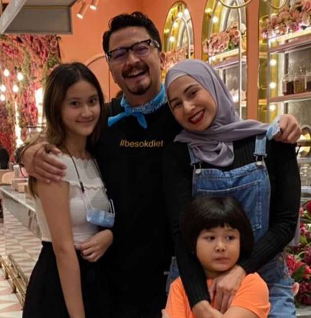 Sama Cantiknya, 5 Potret Kedekatan Deswita Maharani dengan Harliafa Anak Sambungnya yang Jadi Sorotan!