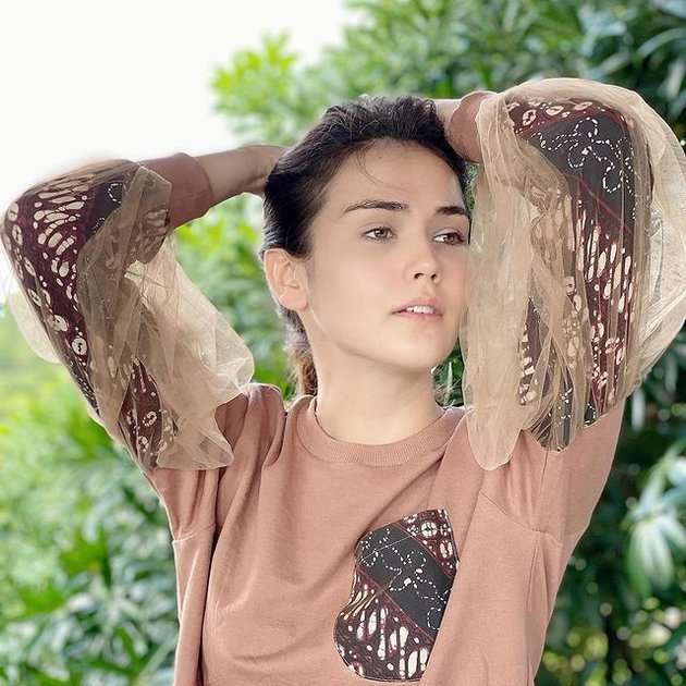 Masih Ingat Dengan Senk Lotta Mantan Istri Fauzi Baadila? 7 Potret Terbarunya Bikin Melongo!