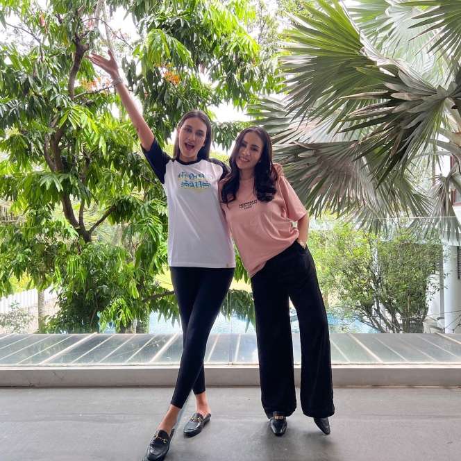 Sempat Musuhan Karena Cemburu, Kini Luna Maya dan Momo Geisha Jadi Bestie, Intip 7 Potretnya!