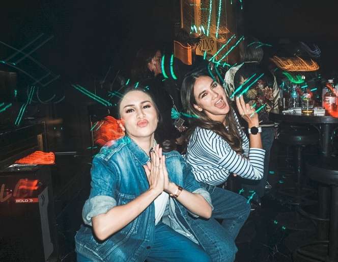 Sempat Musuhan Karena Cemburu, Kini Luna Maya dan Momo Geisha Jadi Bestie, Intip 7 Potretnya!