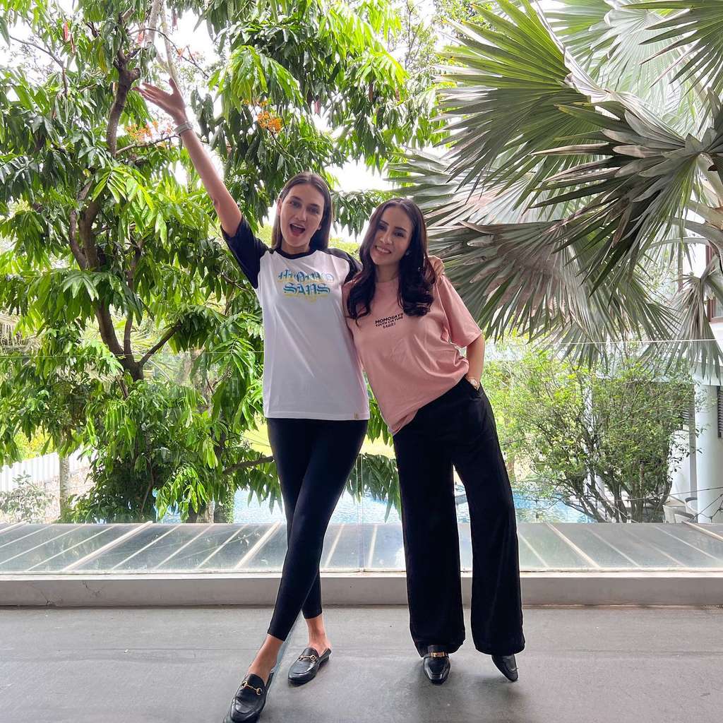 Sempat Musuhan Karena Cemburu, Kini Luna Maya dan Momo Geisha Jadi Bestie, Intip 7 Potretnya!