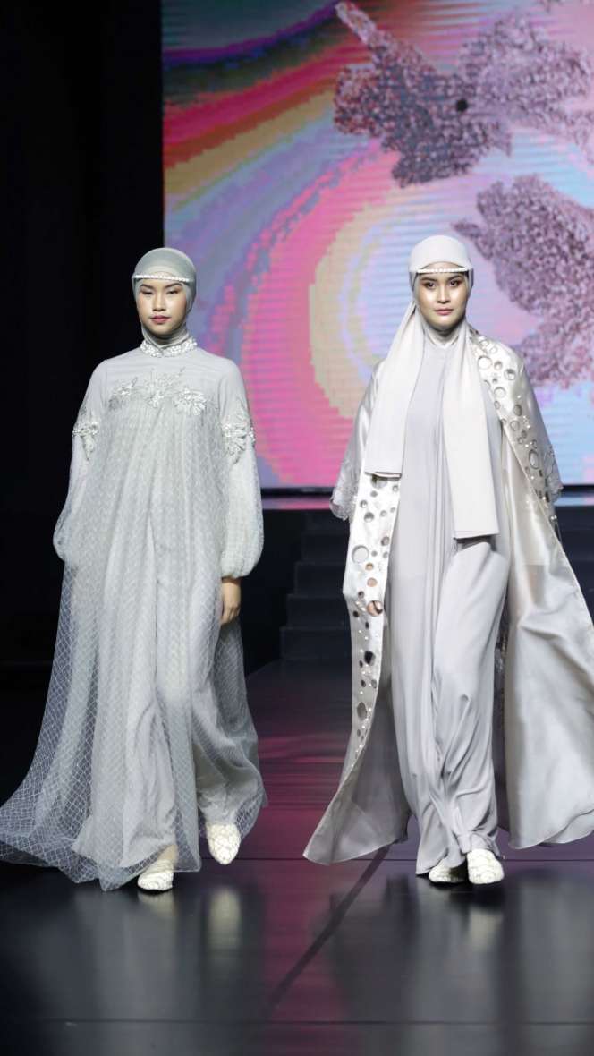 FOTO: Jakarta Fashion Trend 2022, Suguhkan Kolaborasi Fashion dan Seni