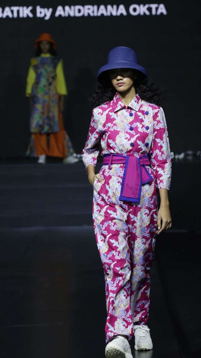 FOTO: Jakarta Fashion Trend 2022, Suguhkan Kolaborasi Fashion dan Seni