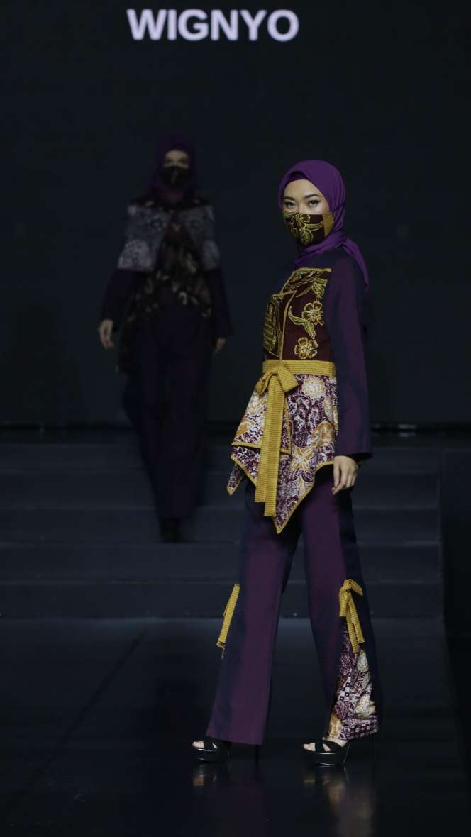 FOTO: Jakarta Fashion Trend 2022, Suguhkan Kolaborasi Fashion dan Seni