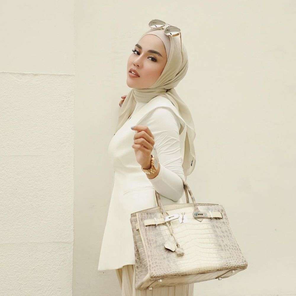 10 Foto Transformasi Medina Zein, Dari Zaman Susah Jadi Crazy Rich, Bipolar Hingga Lepas Hijab!