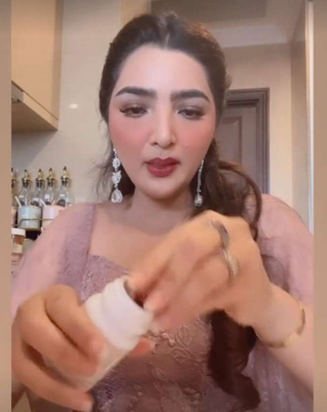 7 Potret Ashanty Hadiri Lamaran Venna Melinda dan Ferry Irawan, Dress Indahnya Bikin Kagum!