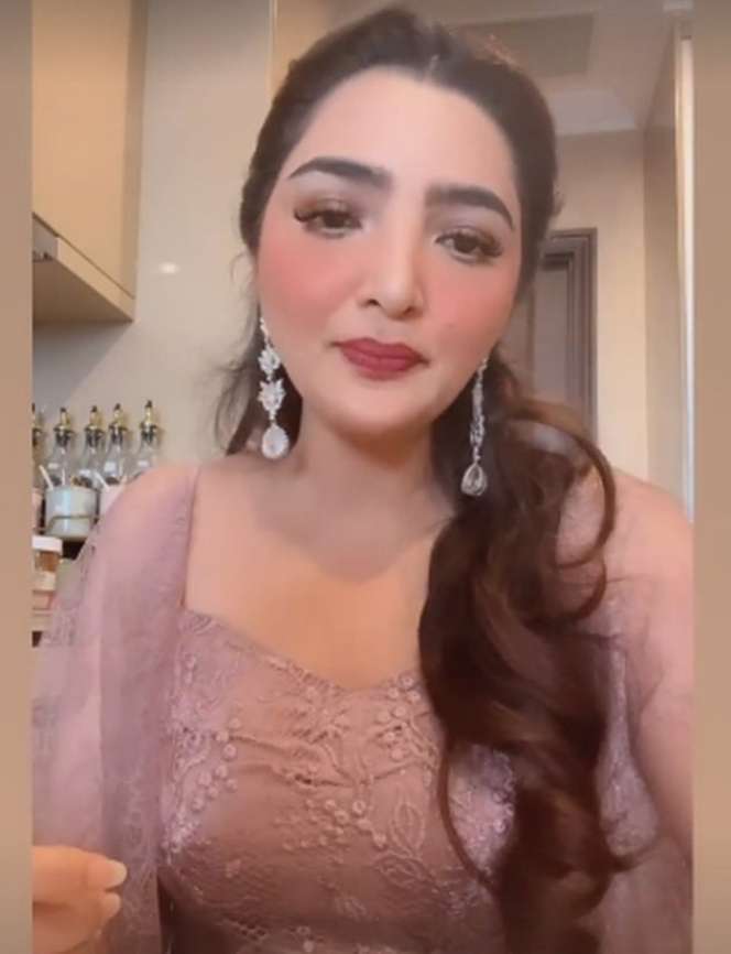 7 Potret Ashanty Hadiri Lamaran Venna Melinda dan Ferry Irawan, Dress Indahnya Bikin Kagum!