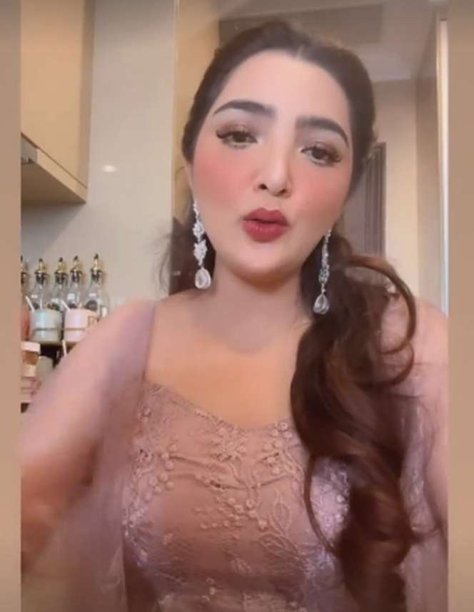7 Potret Ashanty Hadiri Lamaran Venna Melinda dan Ferry Irawan, Dress Indahnya Bikin Kagum!