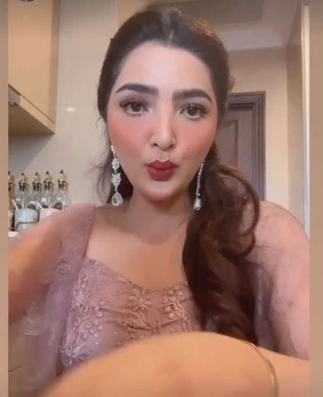 7 Potret Ashanty Hadiri Lamaran Venna Melinda dan Ferry Irawan, Dress Indahnya Bikin Kagum!