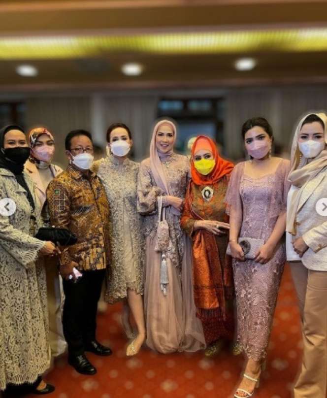 7 Potret Ashanty Hadiri Lamaran Venna Melinda dan Ferry Irawan, Dress Indahnya Bikin Kagum!