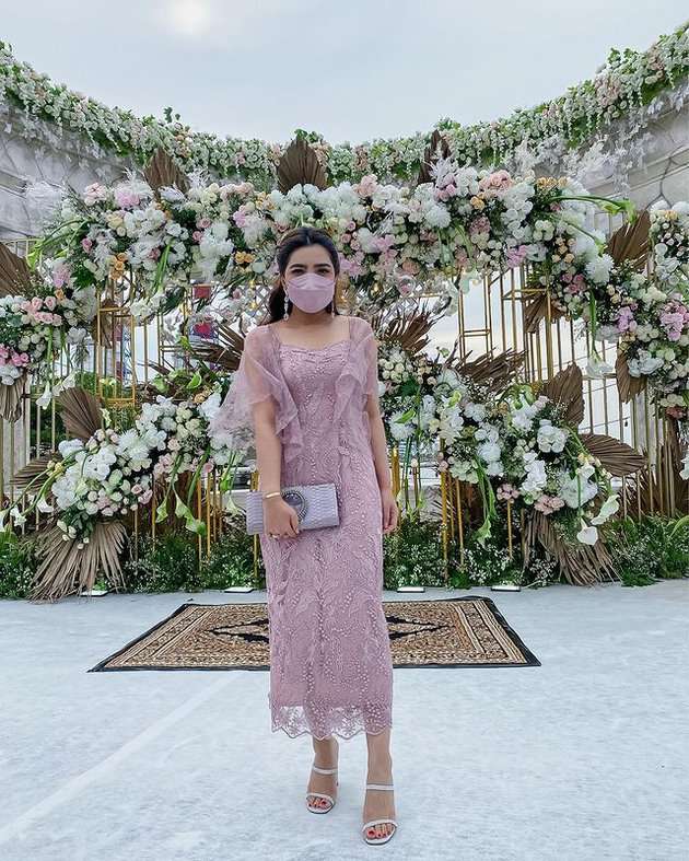 7 Potret Ashanty Hadiri Lamaran Venna Melinda dan Ferry Irawan, Dress Indahnya Bikin Kagum!
