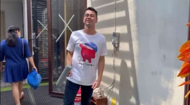 Momen Nagita Slavina dan Raffi Ahmad Hidup Merakyat, Makan di Warteg Hingga Ngecat Rumah!