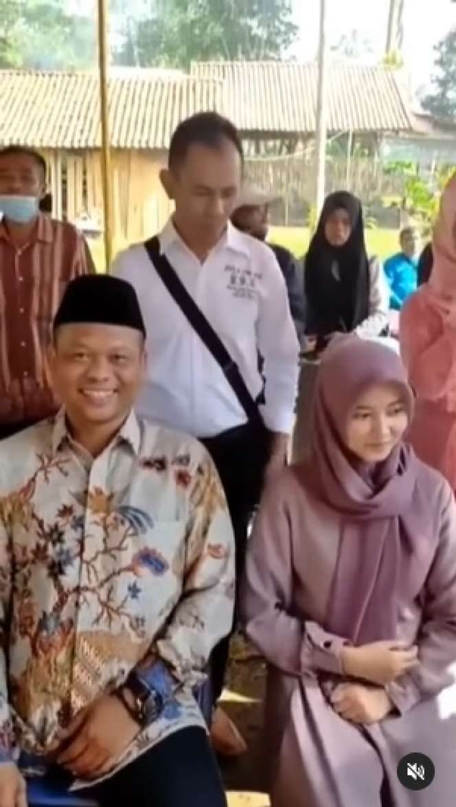 Viral Pria Berumur Nikah dengan Gadis Muda nan Cantik, Bikin Jomblo Gigit Jari, Lihat 8 Potretnya!