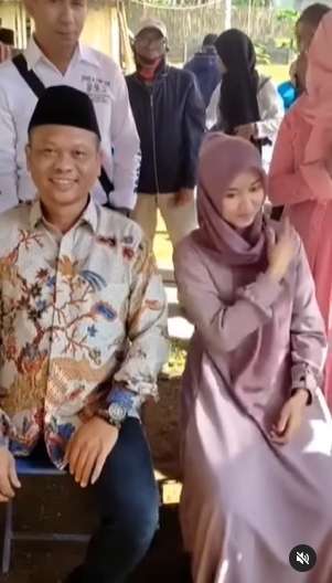 Viral Pria Berumur Nikah dengan Gadis Muda nan Cantik, Bikin Jomblo Gigit Jari, Lihat 8 Potretnya!