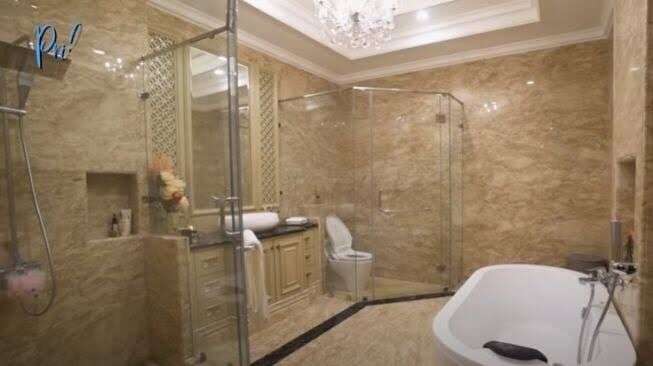 8 Potret Kamar Mandi ‘Sultan’ Milik Selebriti, Titi Kamal Paling Mewah-Pakai Remot!