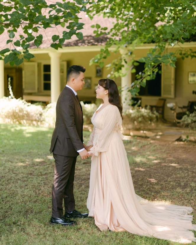 5 Potret Prewed Syifa, Adik Ayu Ting Ting Berpenampilan Bak Noni Belanda