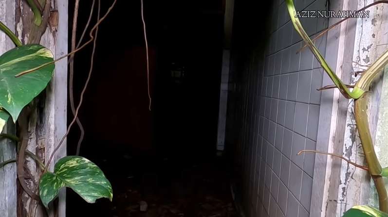 10 Potret Ngerinya Rumah Mewah Terbengkalai 10 Tahun, Ada Kamar Bekas ‘Bunuh Diri’!