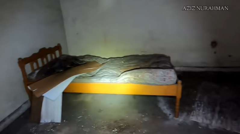 10 Potret Ngerinya Rumah Mewah Terbengkalai 10 Tahun, Ada Kamar Bekas ‘Bunuh Diri’!