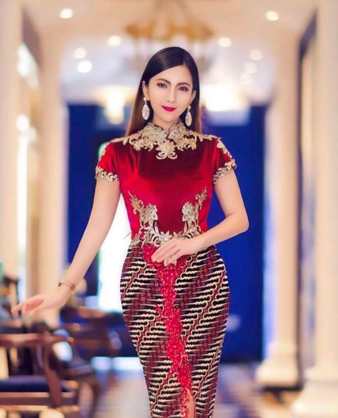 10 Potret Istri Cantik Kombes Slamet Riyadi, Mantan Aktris yang Parasnya Bak Barbie!
