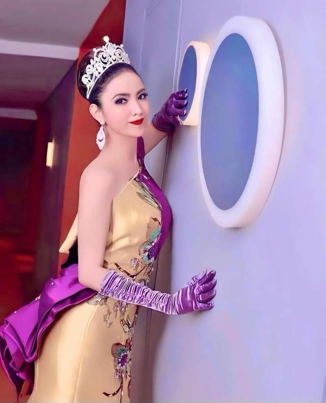 10 Potret Istri Cantik Kombes Slamet Riyadi, Mantan Aktris yang Parasnya Bak Barbie!