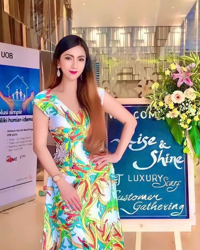 10 Potret Istri Cantik Kombes Slamet Riyadi, Mantan Aktris yang Parasnya Bak Barbie!