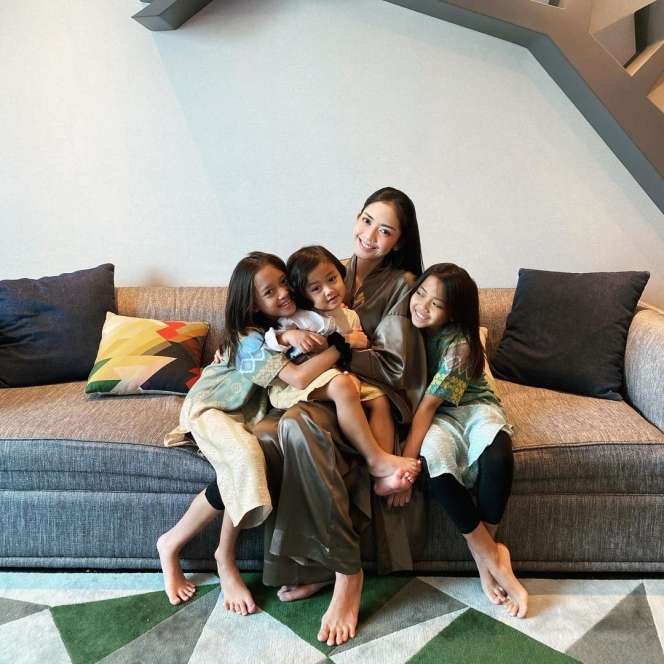 5 Potret Rumah Ririn Dwi Ariyanti, Mewah Bernuansa Putih!
