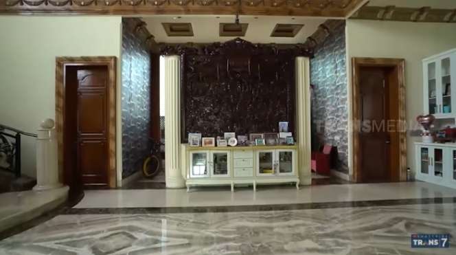 10 Potret Rumah Mewah Billy Martono 'Crazy Rich Cilegon', Berkonsep Mirip Kastil Istana!