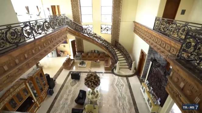 10 Potret Rumah Mewah Billy Martono 'Crazy Rich Cilegon', Berkonsep Mirip Kastil Istana!